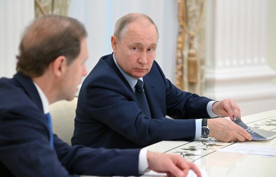 Рабочая встреча президента РФ В. Путина по вопросам развития промышленности