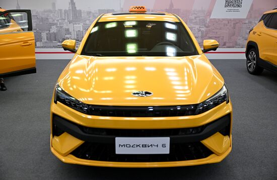 Презентация автомобиля "Москвич 6" в Москве