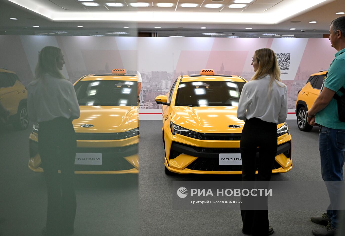 Презентация автомобиля "Москвич 6" в Москве