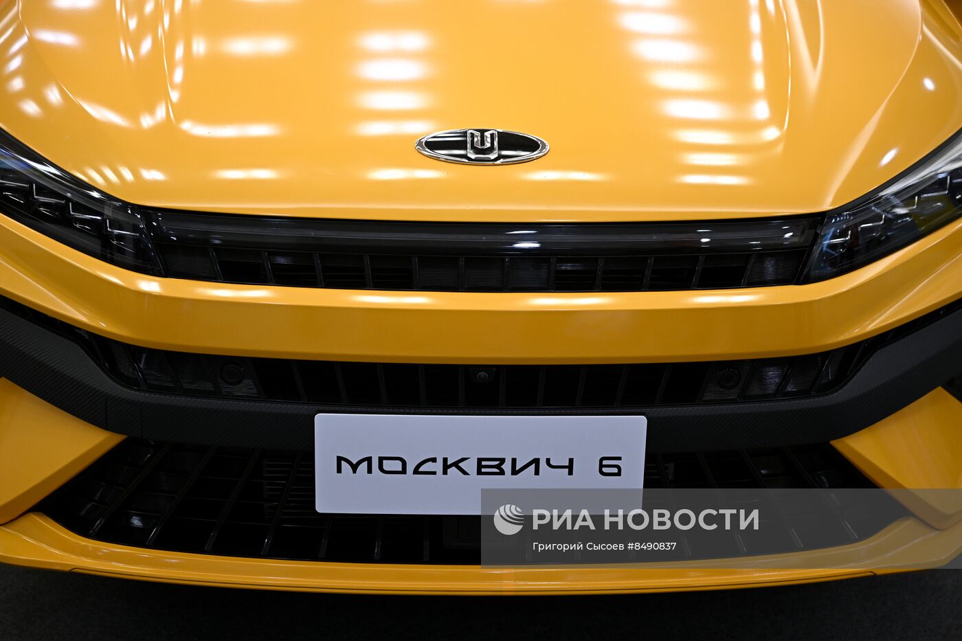 Презентация автомобиля "Москвич 6" в Москве