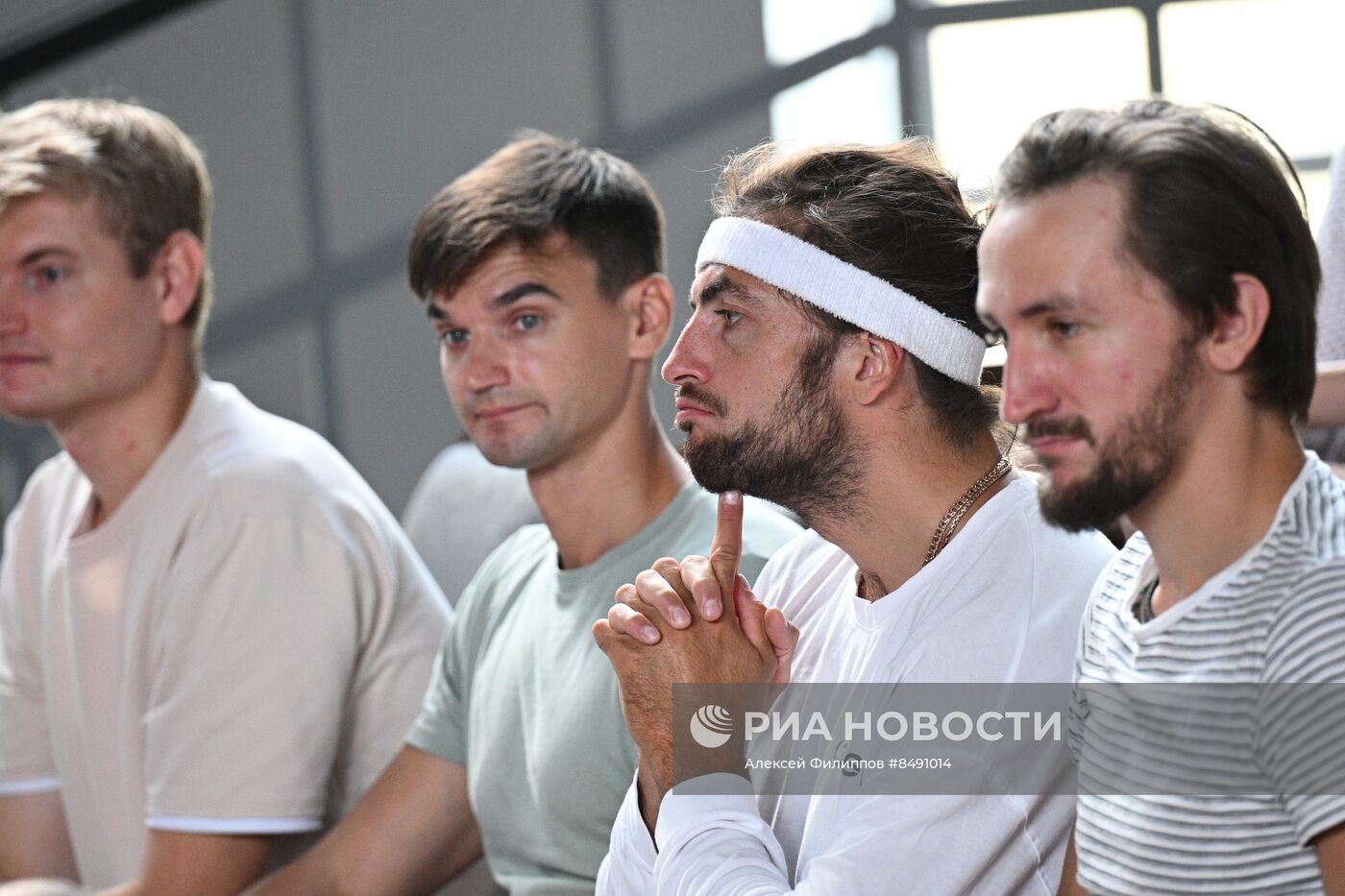 Сбор труппы театра Романа Виктюка