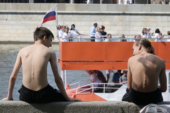 Жаркая погода в Москве