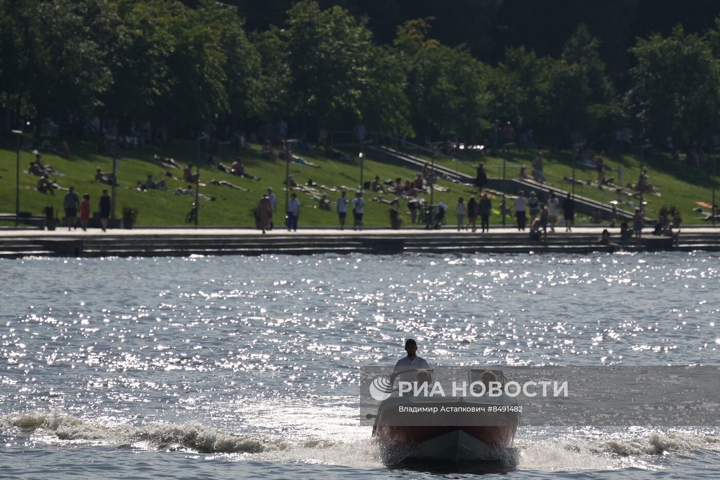 Жаркая погода в Москве