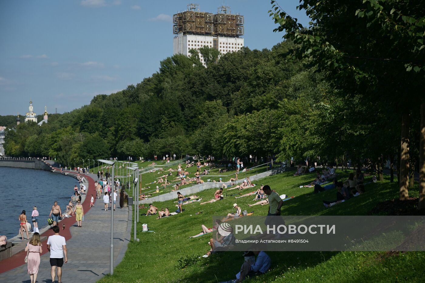 Жаркая погода в Москве