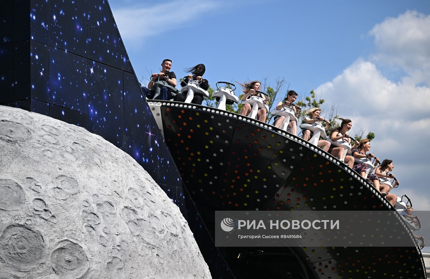Парк аттракционов "Орион" на ВДНХ 