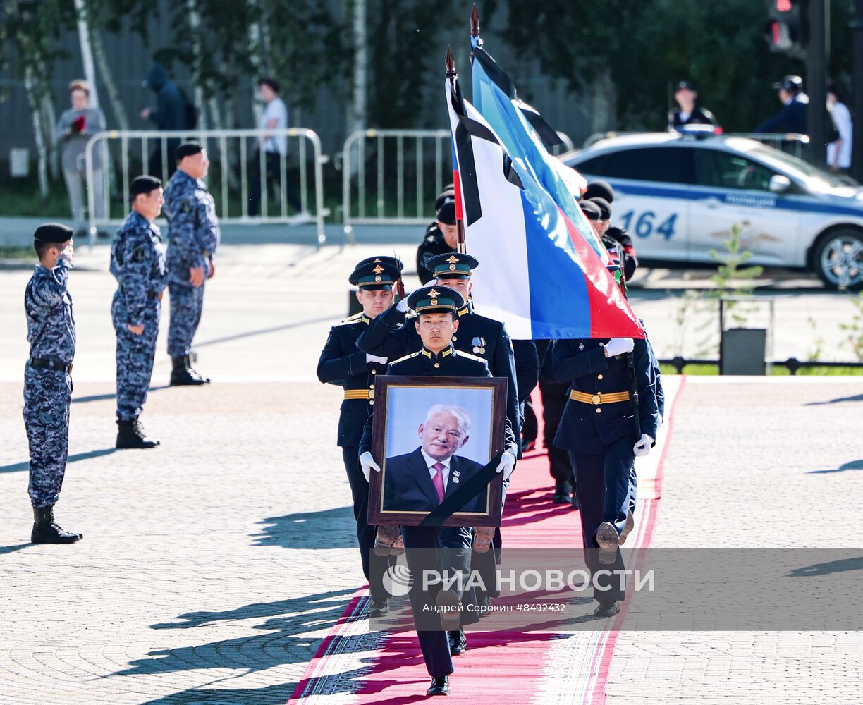 Прощание с первым президентом Якутии Михаилом Николаевым