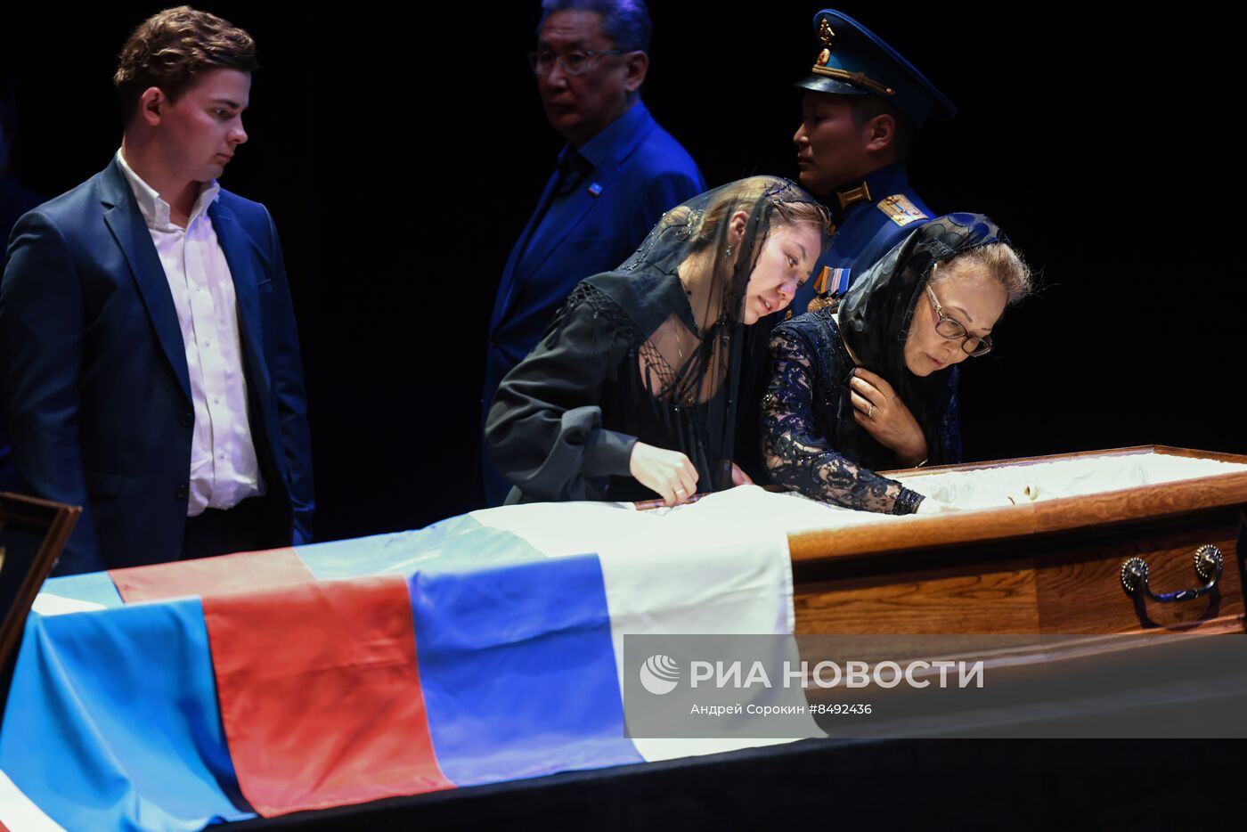 Прощание с первым президентом Якутии Михаилом Николаевым