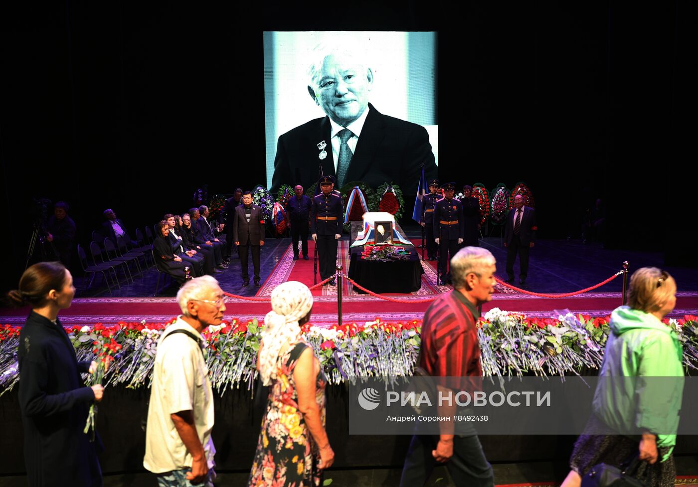 Прощание с первым президентом Якутии Михаилом Николаевым