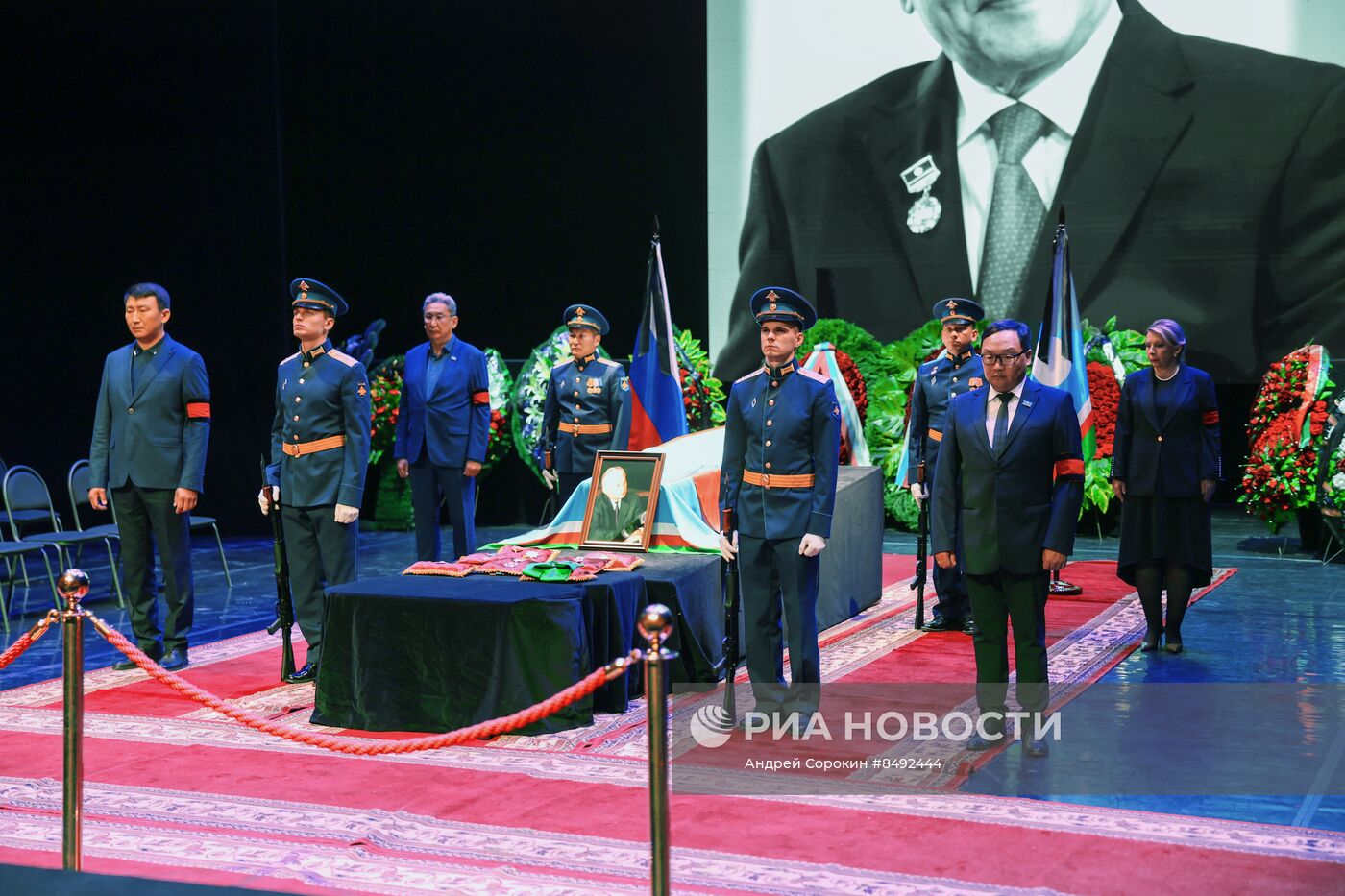 Прощание с первым президентом Якутии Михаилом Николаевым