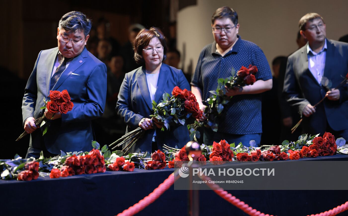 Прощание с первым президентом Якутии Михаилом Николаевым 