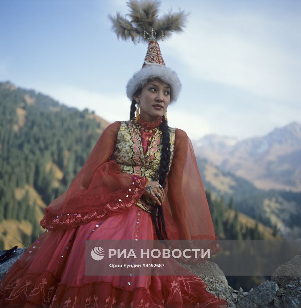 Национальные костюмы Союзных Республик