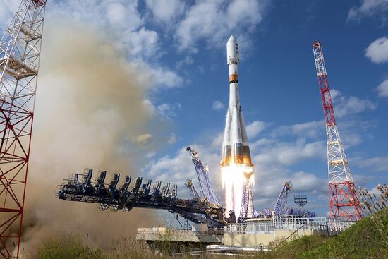 Запуск ракеты-носителя среднего класса "Союз-2.1б" с космодрома Плесецк