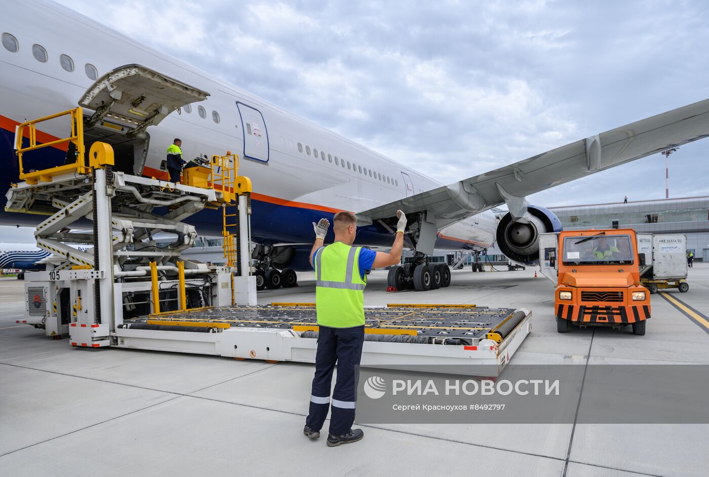 Открытие нового здания аэропорта в Южно-Сахалинске