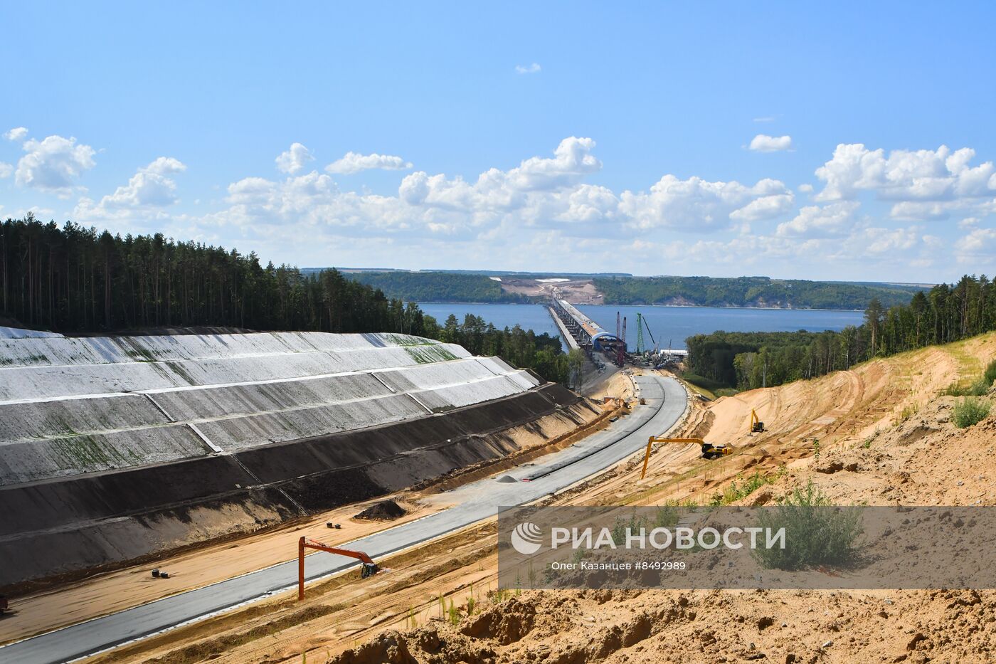 Завершена надвижка пролетов автомобильного моста через Волгу в Татарстане