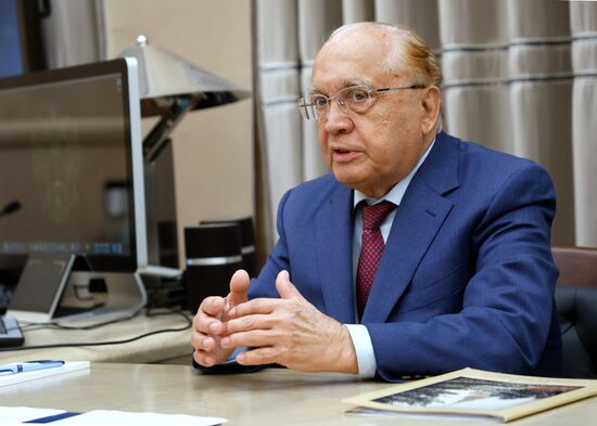 Премьер-министр РФ М. Мишустин встретился с ректором МГУ имени М.В. Ломоносова В. Садовничим