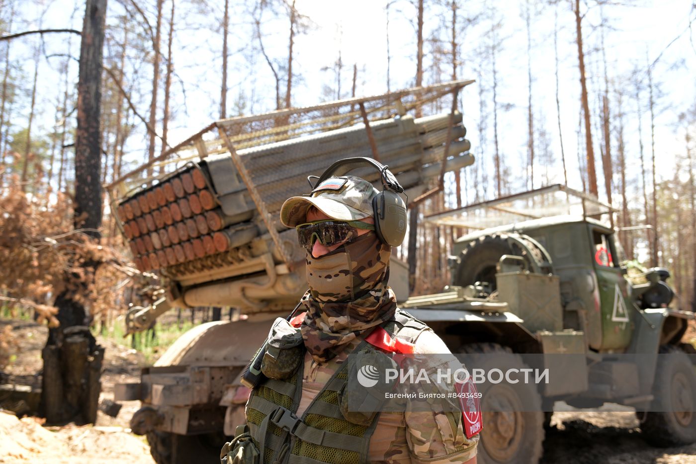 Работа артиллерийских расчетов РСЗО БМ-21 "Град" ЦВО на Краснолиманском направлении в ЛНР