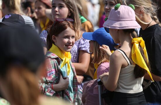 Отъезд детей из Мариуполя на отдых в Ленобласть