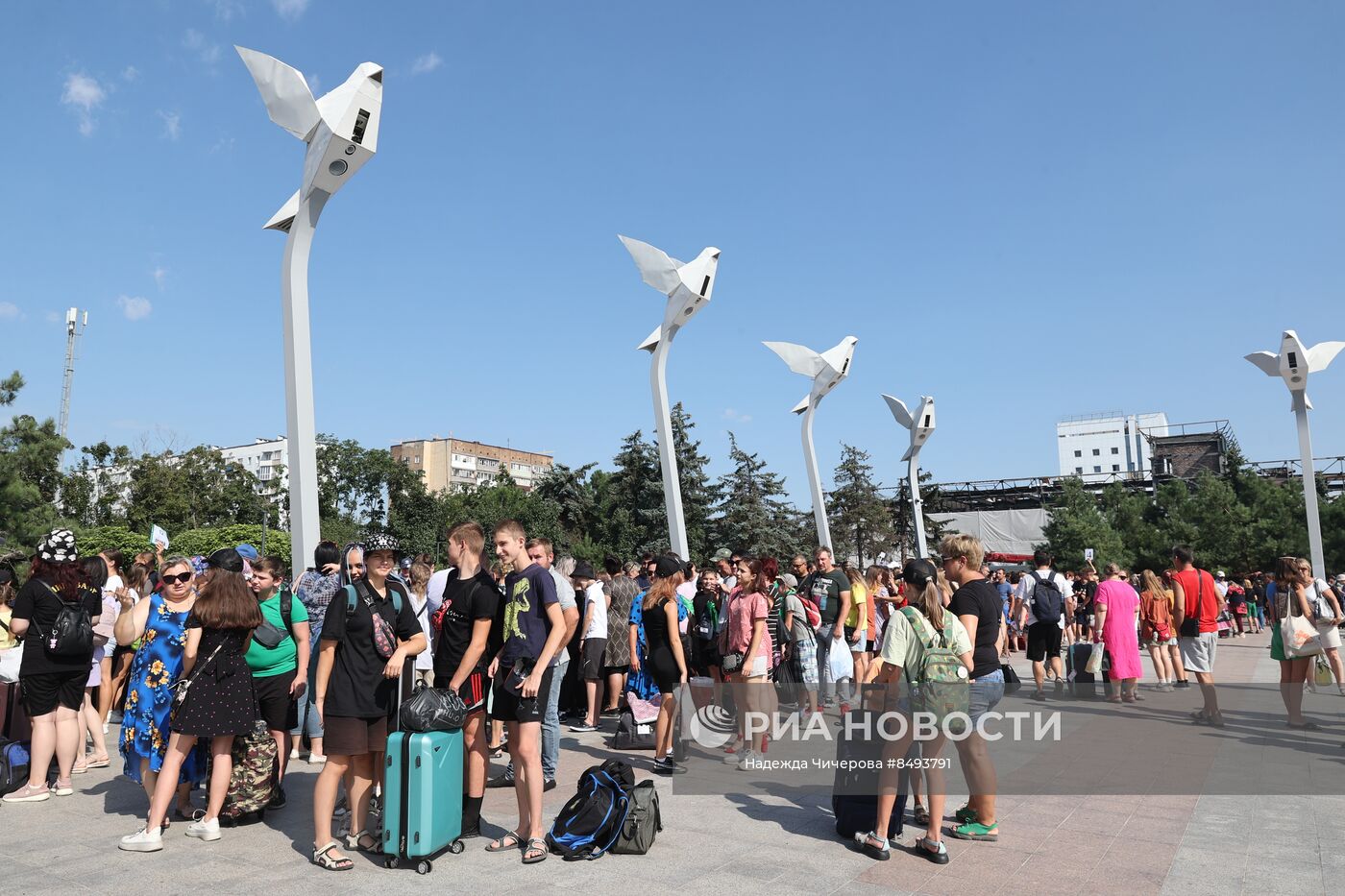 Отъезд детей из Мариуполя на отдых в Ленобласть