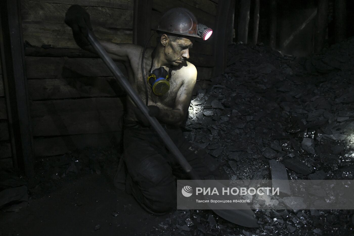 Добыча угля на шахте им. Лутугина в ДНР