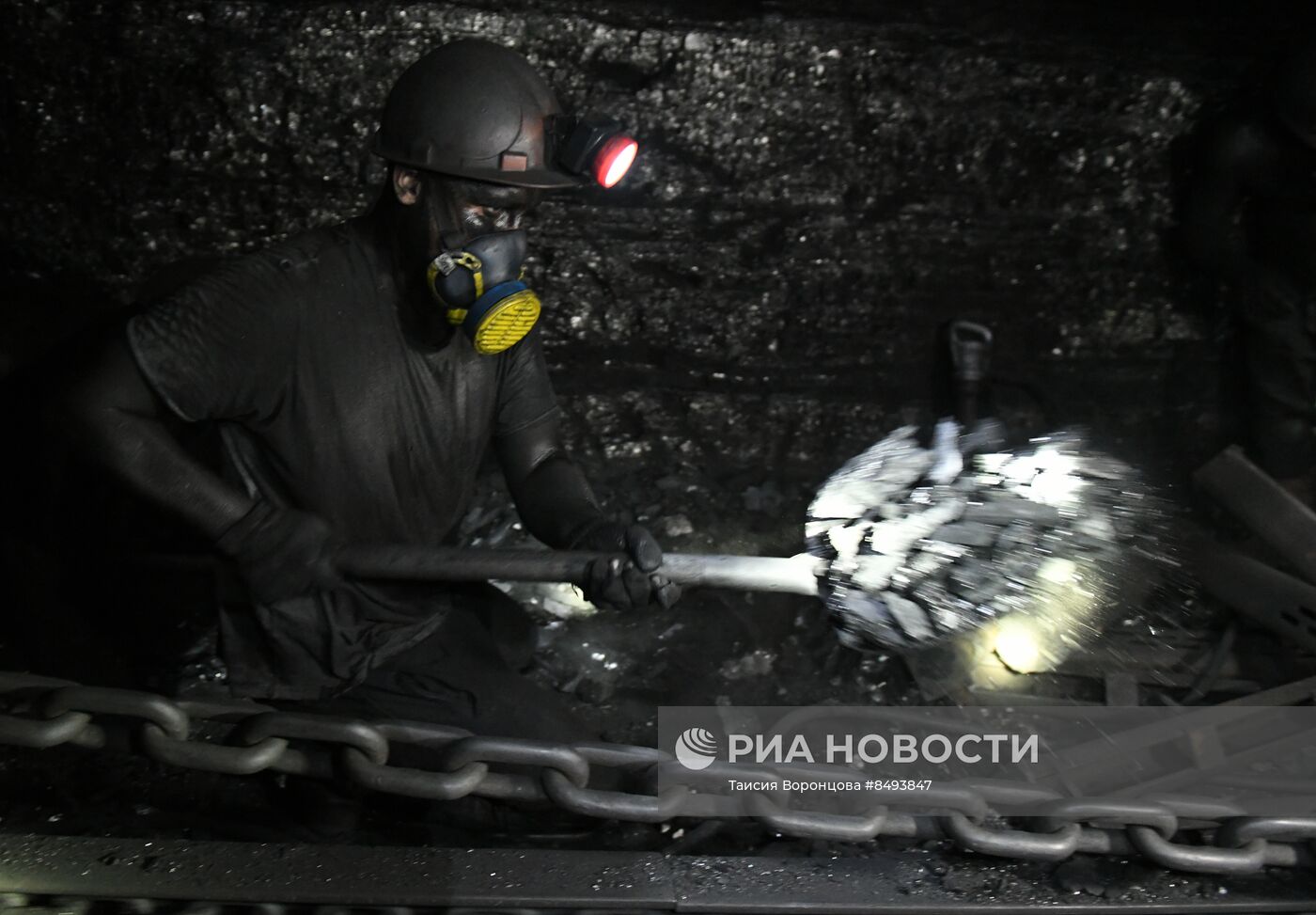 Добыча угля на шахте им. Лутугина в ДНР