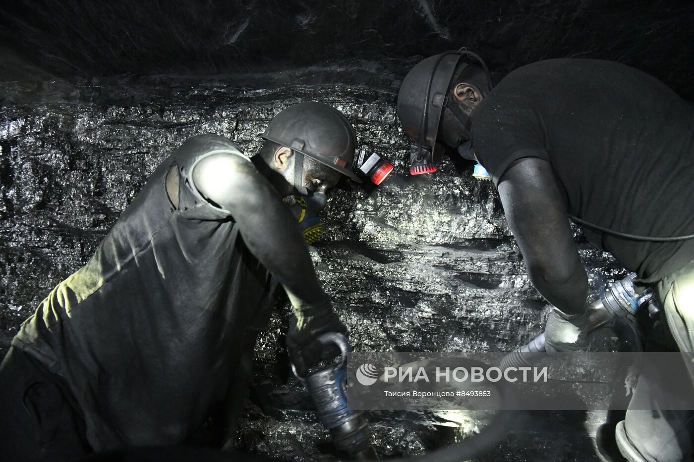 Добыча угля на шахте им. Лутугина в ДНР