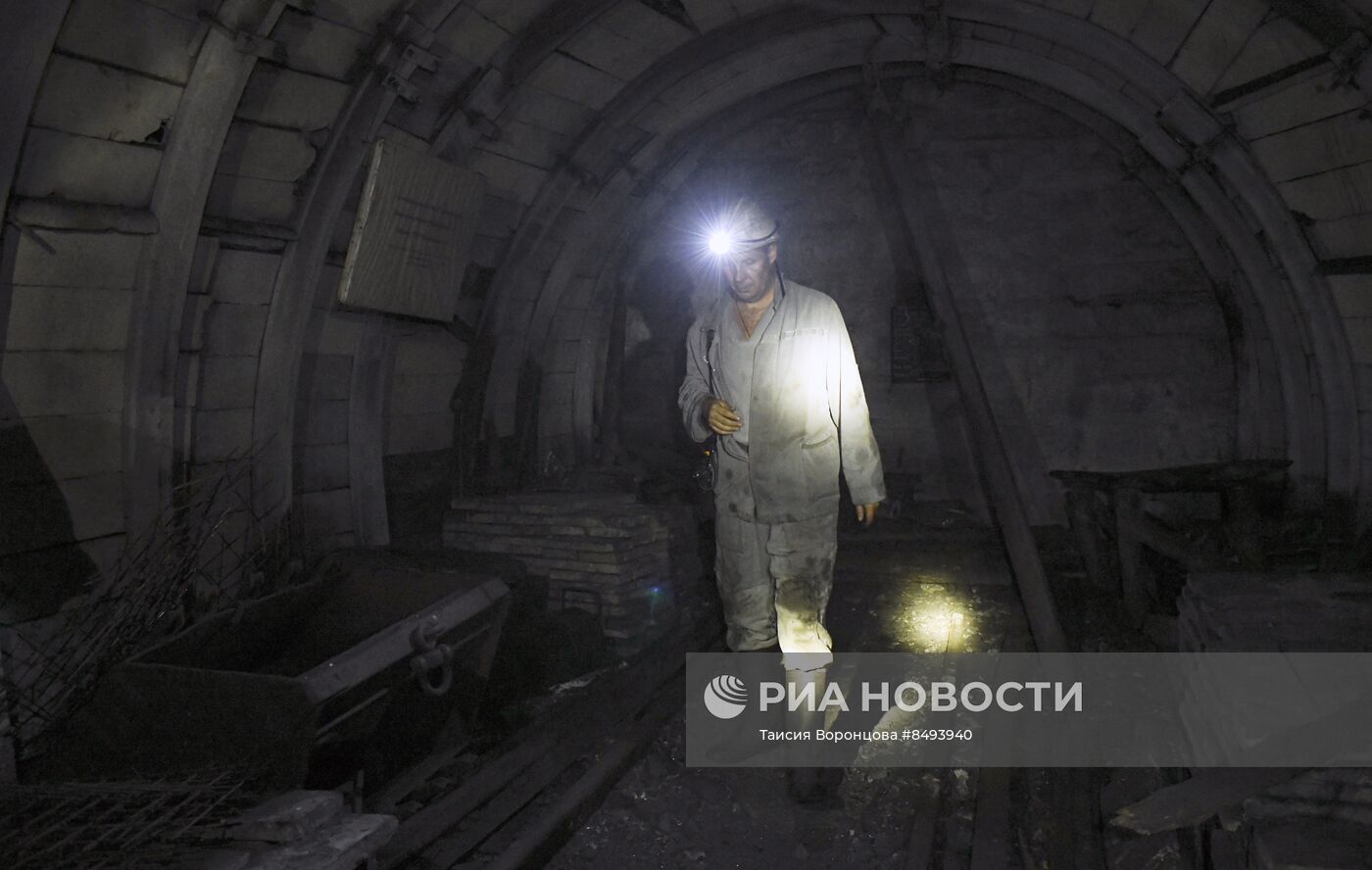 Добыча угля на шахте им. Лутугина в ДНР