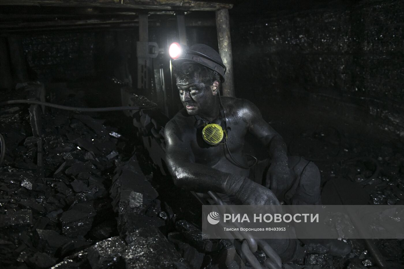 Добыча угля на шахте им. Лутугина в ДНР