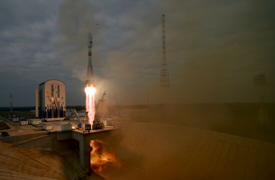 Запуск РН "Союз-2.1б" с автоматической станцией "Луна-25"  