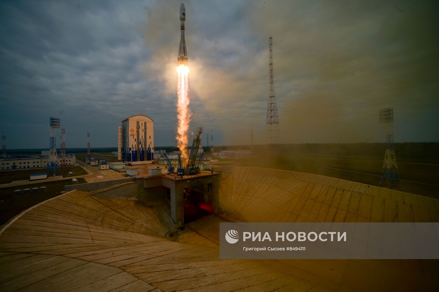 Запуск РН "Союз-2.1б" с автоматической станцией "Луна-25"  