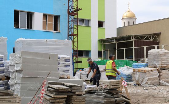 Реконструкция и строительство новых корпусов больницы в Мариуполе