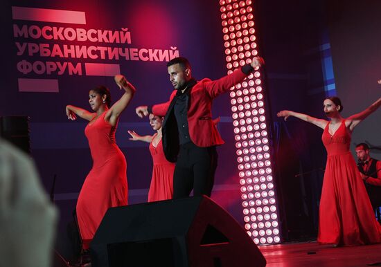 Московский урбанистический форум - 2023. Танцевально - музыкальное шоу "Луксурия"