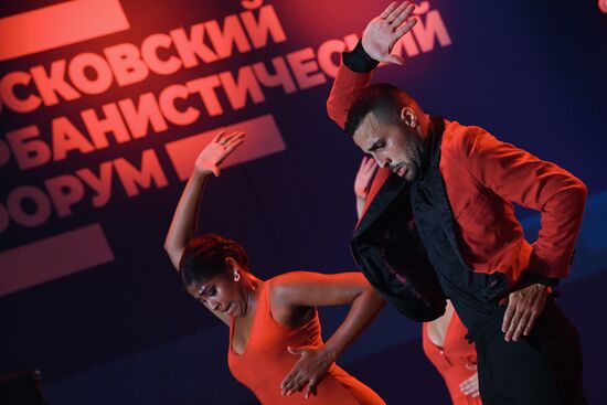 Московский урбанистический форум - 2023. Танцевально - музыкальное шоу "Луксурия"