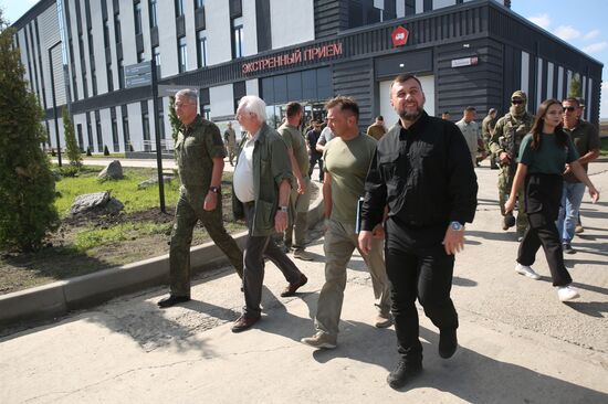 Врио главы ДНР Д. Пушилин посетил стройплощадки Нахимовского училища и больницы ФМБА