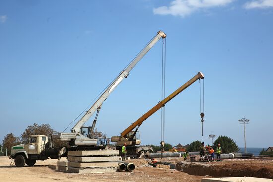 Врио главы ДНР Д. Пушилин посетил стройплощадки Нахимовского училища и больницы ФМБА