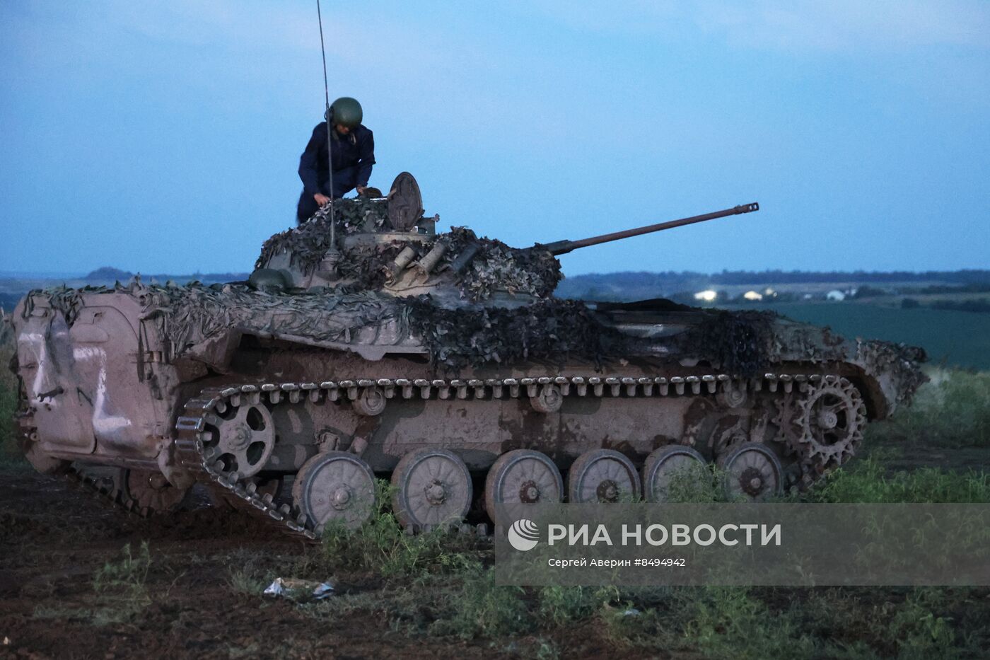 Учебные маневры добровольцев на полигоне в ДНР