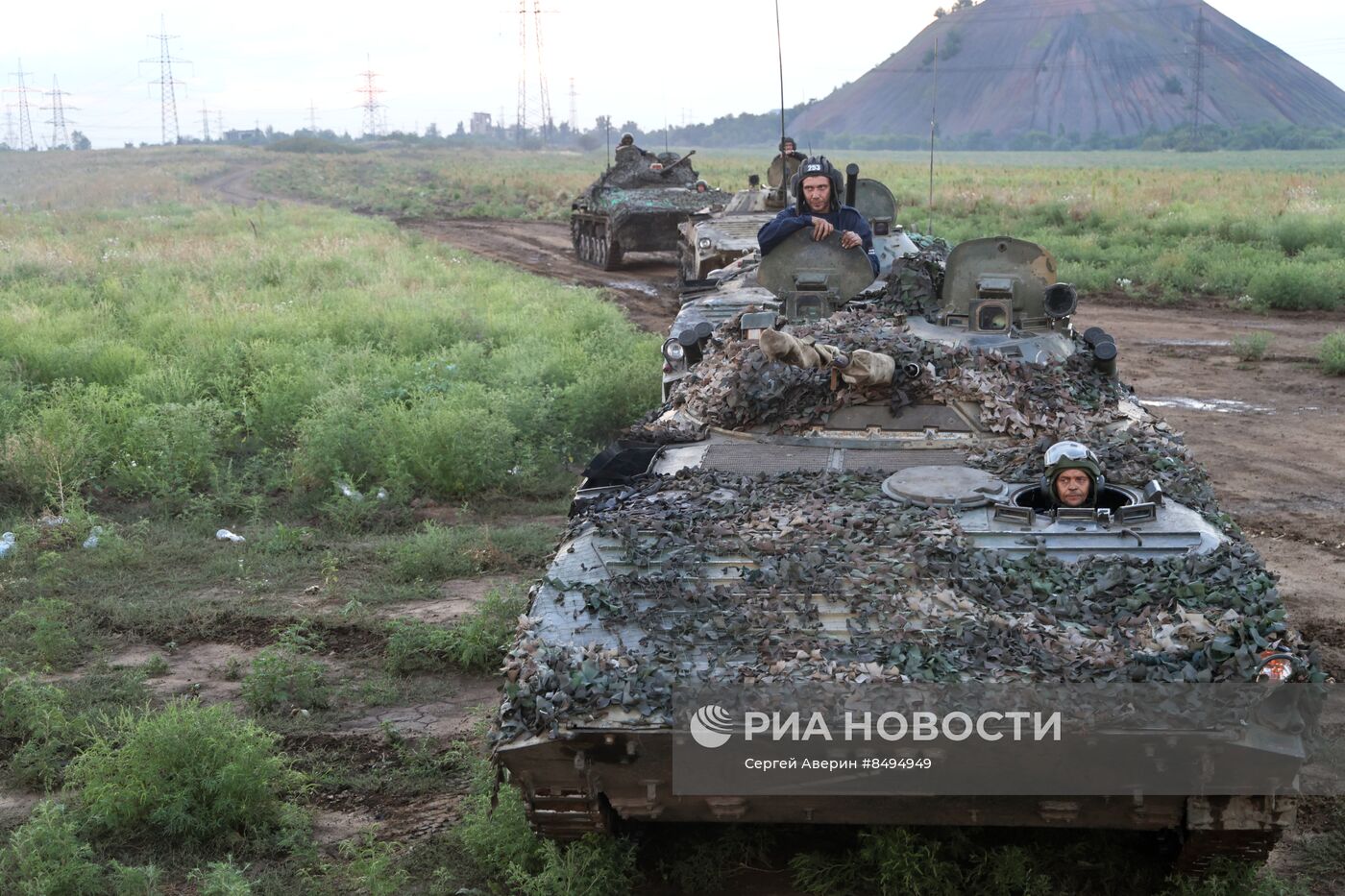 Учебные маневры добровольцев на полигоне в ДНР