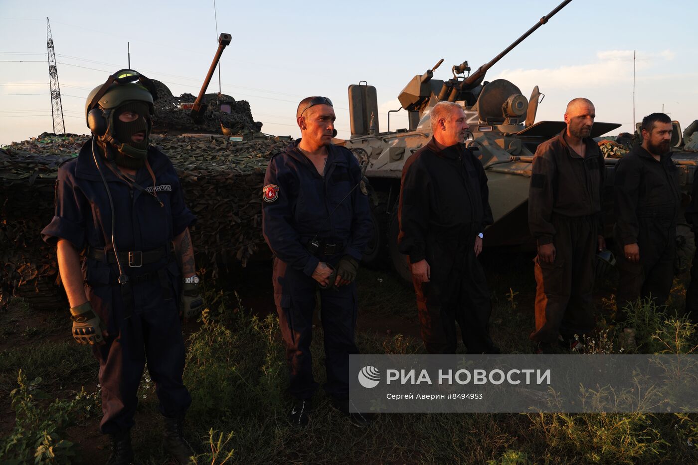 Учебные маневры добровольцев на полигоне в ДНР