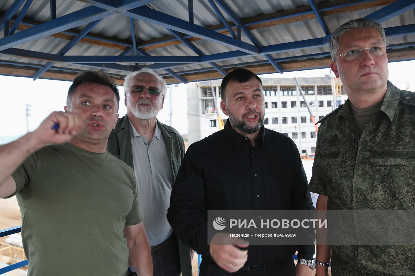 Врио главы ДНР Д. Пушилин посетил стройплощадки Нахимовского училища и больницы ФМБА