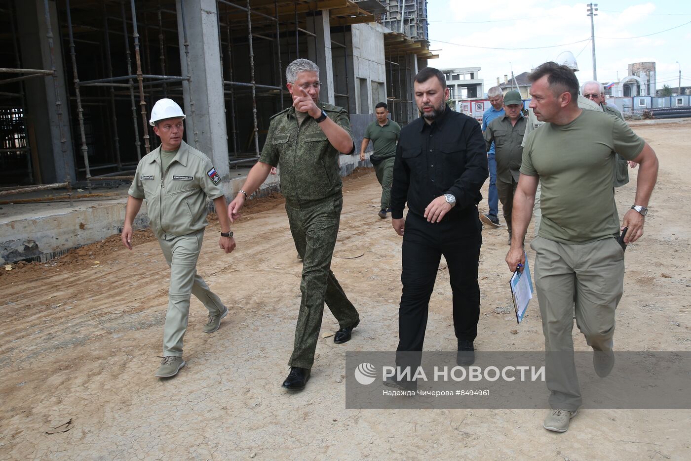 Врио главы ДНР Д. Пушилин посетил стройплощадки Нахимовского училища и больницы ФМБА