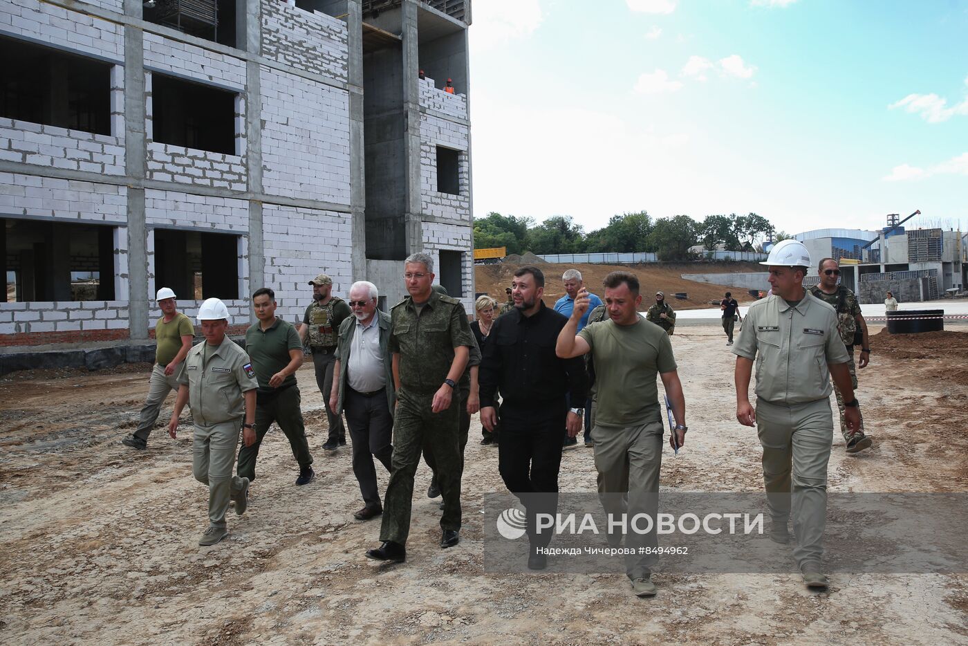 Врио главы ДНР Д. Пушилин посетил стройплощадки Нахимовского училища и больницы ФМБА