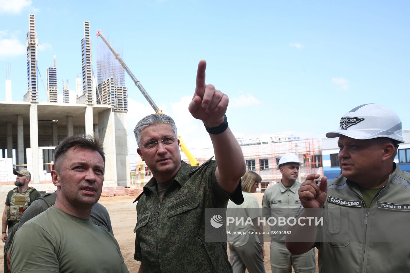 Врио главы ДНР Д. Пушилин посетил стройплощадки Нахимовского училища и больницы ФМБА