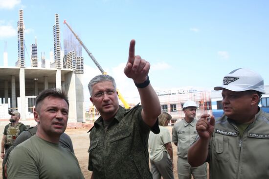 Врио главы ДНР Д. Пушилин посетил стройплощадки Нахимовского училища и больницы ФМБА