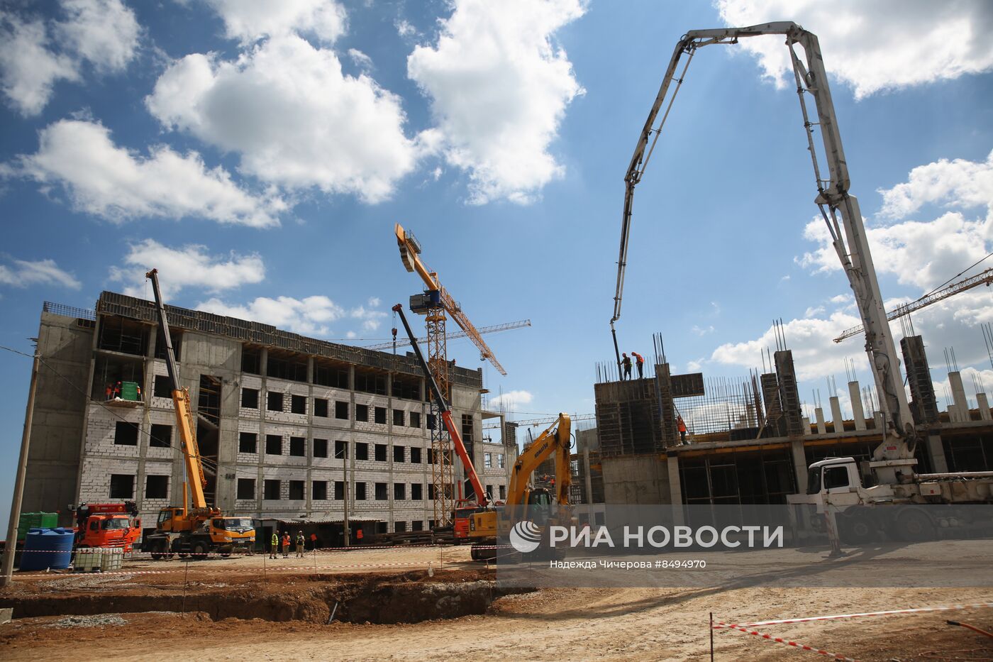 Врио главы ДНР Д. Пушилин посетил стройплощадки Нахимовского училища и больницы ФМБА