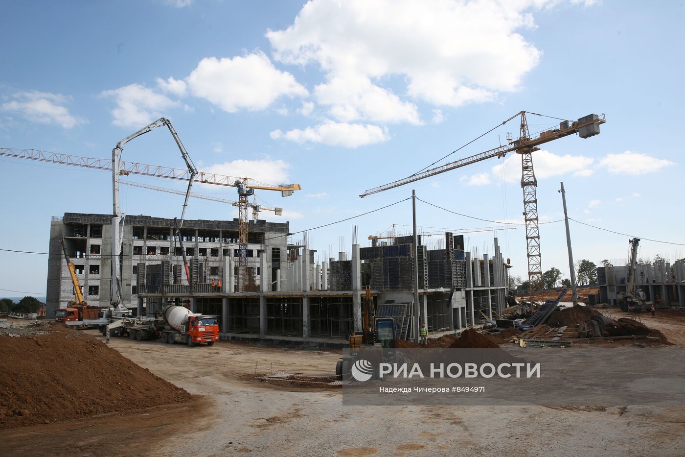 Врио главы ДНР Д. Пушилин посетил стройплощадки Нахимовского училища и больницы ФМБА