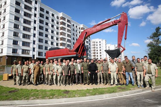 Врио главы ДНР Д. Пушилин посетил стройплощадки Нахимовского училища и больницы ФМБА
