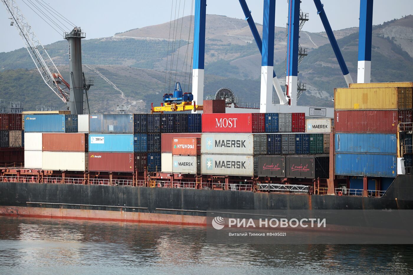 Работа грузового порта Новороссийска