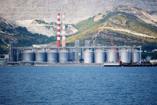 Работа грузового порта Новороссийска