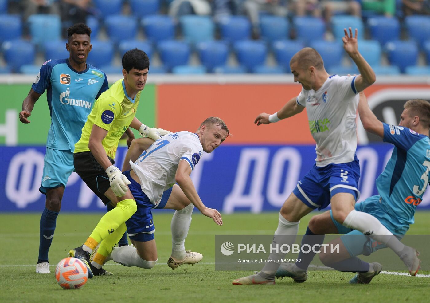 Футбол. РПЛ. Матч "Зенит" - "Факел"