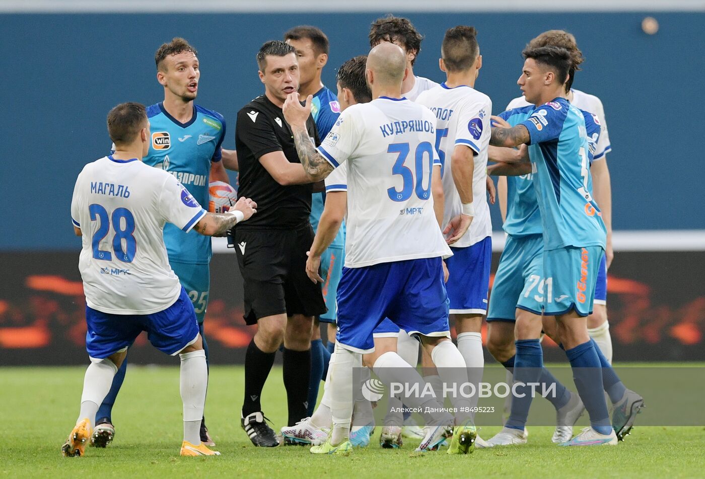 Футбол. РПЛ. Матч "Зенит" - "Факел"