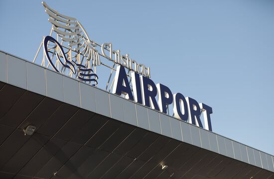 Вылет высланных российских дипломатов из Кишинева 